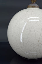 Charger l'image dans la galerie, Lampe boule blanche craquelée, attribuée à Besnard pour Ruhlmann, France, circa 1920