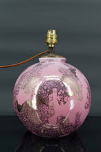 将图片加载到图库查看器,Lampe boule en céramique rose et nacrée par Marguerite Briansau, Art Deco, France, circa 1930