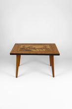 将图片加载到图库查看器,Table basse Midcentury africaine en bois marqueté, vers 1960