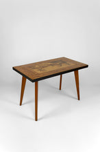 将图片加载到图库查看器,Table basse Midcentury africaine en bois marqueté, vers 1960