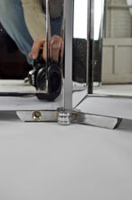 将图片加载到图库查看器,Miroir triptyque gainé de cuir provenant des Ateliers de Coco Chanel, Art Deco, France, Circa 1930