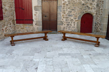 将图片加载到图库查看器,Paire de bancs de communauté monastique en chêne, France, début XXe