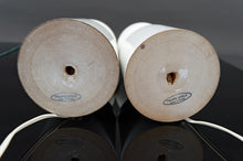 将图片加载到图库查看器,Paire de lampes blanches par Philippe Capelle, France, Circa 1970