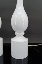 将图片加载到图库查看器,Paire de lampes blanches par Philippe Capelle, France, Circa 1970
