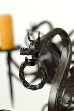 Load image into Gallery viewer, Lustre aux dragons en fer forgé, Italie, circa 1900