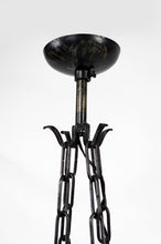 Load image into Gallery viewer, Lustre aux dragons en fer forgé, Italie, circa 1900
