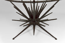 Charger l'image dans la galerie, Table basse ronde style brutaliste, circa 1960