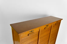 将图片加载到图库查看器,Grand meuble de notaire à rideaux par G. M. Radia, circa 1920