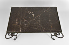 将图片加载到图库查看器,Table basse en fer forgé patiné et marbre noir, circa 1940