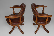 将图片加载到图库查看器,Paire de fauteuils Chesterfield pivotants en cuir