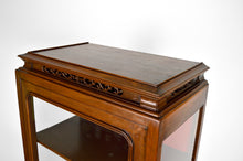 将图片加载到图库查看器,Vitrine japonisante à panneaux marquetés, attribuée à Perret et Vibert, circa 1880