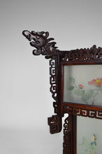 Cargar imagen en el visor de la galería, Grande lanterne asiatique en bois sculpté de dragons et panneaux de verre peints
