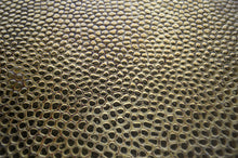 将图片加载到图库查看器,Guéridon Autrichien avec plateau en laiton repoussé, vers 1910