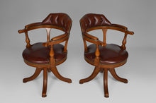 将图片加载到图库查看器,Paire de fauteuils Chesterfield pivotants en cuir