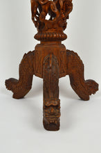 将图片加载到图库查看器,Sellette haute Indochinoise en bois sculpté à thème mythologique