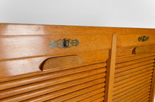 将图片加载到图库查看器,Grand meuble de notaire à rideaux par G. M. Radia, circa 1920