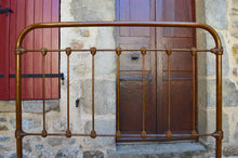 将图片加载到图库查看器,Paire de lits jumeaux Art Nouveau en fer forgé et bois, vers 1910