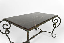 将图片加载到图库查看器,Table basse en fer forgé patiné et marbre noir, circa 1940