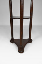 将图片加载到图库查看器,Guéridon Autrichien avec plateau en laiton repoussé, vers 1910