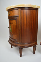 将图片加载到图库查看器,Paire de chevets Art Déco demi-lune en acajou vers 1925