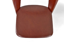 将图片加载到图库查看器,Paire de Chaises "Conférence" en chrome et skaï, circa 1960