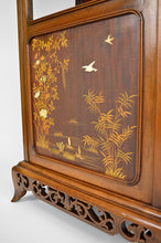 将图片加载到图库查看器,Vitrine japonisante à panneaux marquetés, attribuée à Perret et Vibert, circa 1880