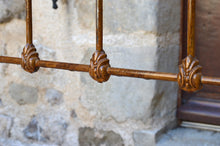 将图片加载到图库查看器,Paire de lits jumeaux Art Nouveau en fer forgé et bois, vers 1910