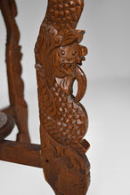 将图片加载到图库查看器,Table basse sculptée de dragons et de paons, Indonésie, vers 1920