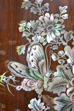 将图片加载到图库查看器,Paravent asiatique en bois sculpté et marqueterie de nacre