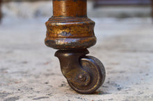 将图片加载到图库查看器,Paire de lits jumeaux Art Nouveau en fer forgé et bois, vers 1910