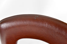 将图片加载到图库查看器,Paire de Chaises "Conférence" en chrome et skaï, circa 1960