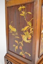 将图片加载到图库查看器,Vitrine japonisante à panneaux marquetés, attribuée à Perret et Vibert, circa 1880