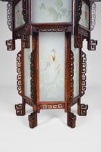 Cargar imagen en el visor de la galería, Grande lanterne asiatique en bois sculpté de dragons et panneaux de verre peints
