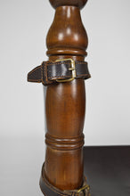 将图片加载到图库查看器,Chaise basse Moderniste en bois et cuir