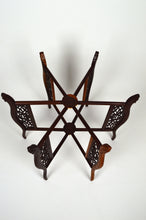 将图片加载到图库查看器,Table basse indochinoise sculptée de dragons et plateau décoré, vers 1890