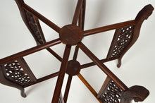 将图片加载到图库查看器,Table basse indochinoise sculptée avec plateau en laiton, 1890