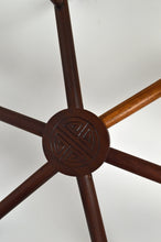 将图片加载到图库查看器,Table basse indochinoise sculptée avec plateau en laiton, 1890