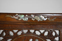 将图片加载到图库查看器,Paravent asiatique en bois sculpté et marqueterie de nacre