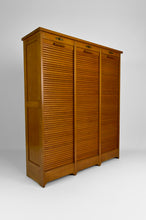 将图片加载到图库查看器,Grand meuble de notaire à rideaux par G. M. Radia, circa 1920