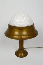 将图片加载到图库查看器,Lampe Art Déco en laiton patiné et verre moulé