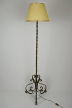 将图片加载到图库查看器,Lampadaire Art Déco en fer forgé, patine verte dorée