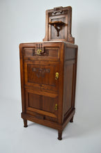 将图片加载到图库查看器,Chevet Art Nouveau en noyer sculpté et marbre, vers 1910