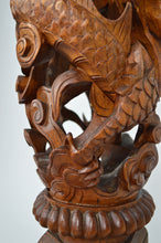 将图片加载到图库查看器,Sellette haute Indochinoise en bois sculpté à thème mythologique