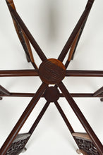 将图片加载到图库查看器,Table basse indochinoise sculptée de dragons et plateau décoré, vers 1890