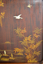 将图片加载到图库查看器,Vitrine japonisante à panneaux marquetés, attribuée à Perret et Vibert, circa 1880