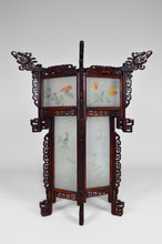 Cargar imagen en el visor de la galería, Grande lanterne asiatique en bois sculpté de dragons et panneaux de verre peints