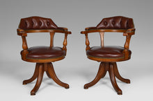 将图片加载到图库查看器,Paire de fauteuils Chesterfield pivotants en cuir