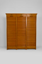 将图片加载到图库查看器,Grand meuble de notaire à rideaux par G. M. Radia, circa 1920