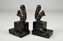 将图片加载到图库查看器,Serres livres écureuils Art Deco en bronze argenté, par Marcel Guillemard