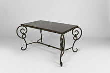 将图片加载到图库查看器,Table basse en fer forgé patiné et marbre noir, circa 1940